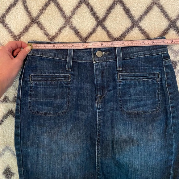 Cute! LEVI’S Jeans mini skirt size 2, 2 front pockets and back pockets - Picture 3 of 7